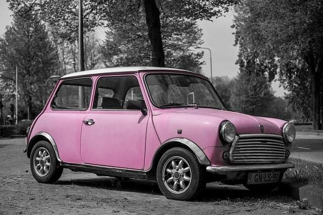 Compacte auto roze